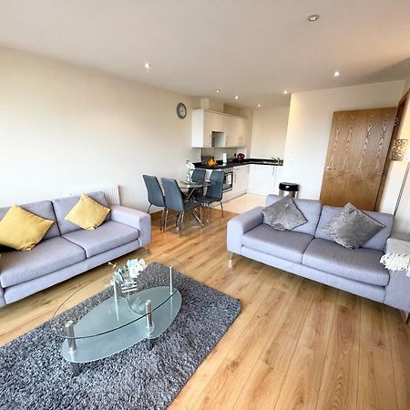 Blue Sky Apartments@Guildford Town Centre Екстер'єр фото