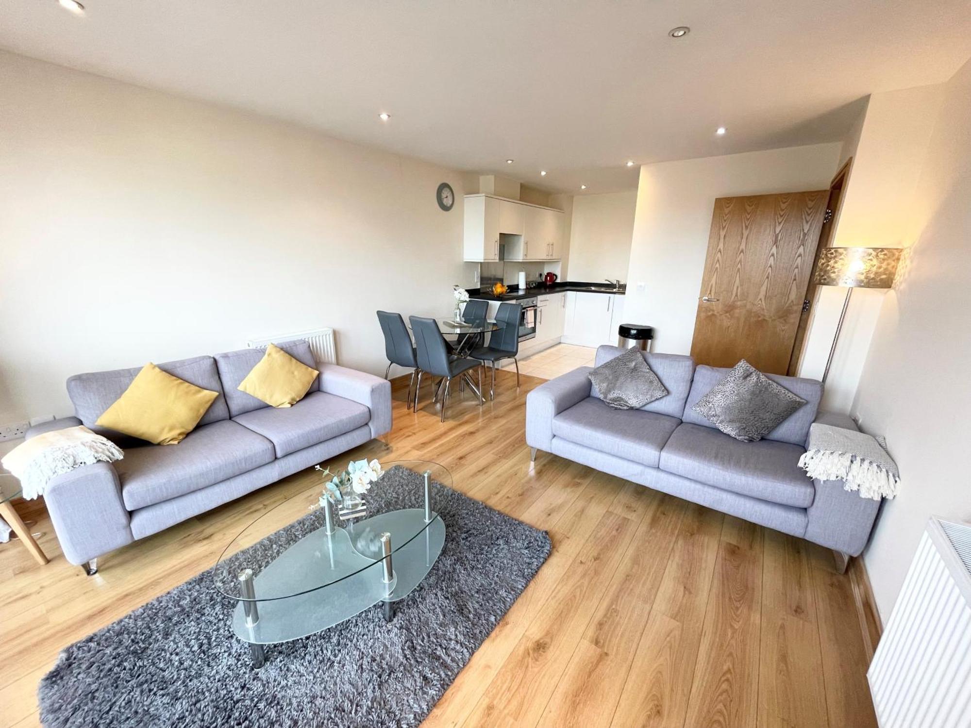 Blue Sky Apartments@Guildford Town Centre Екстер'єр фото