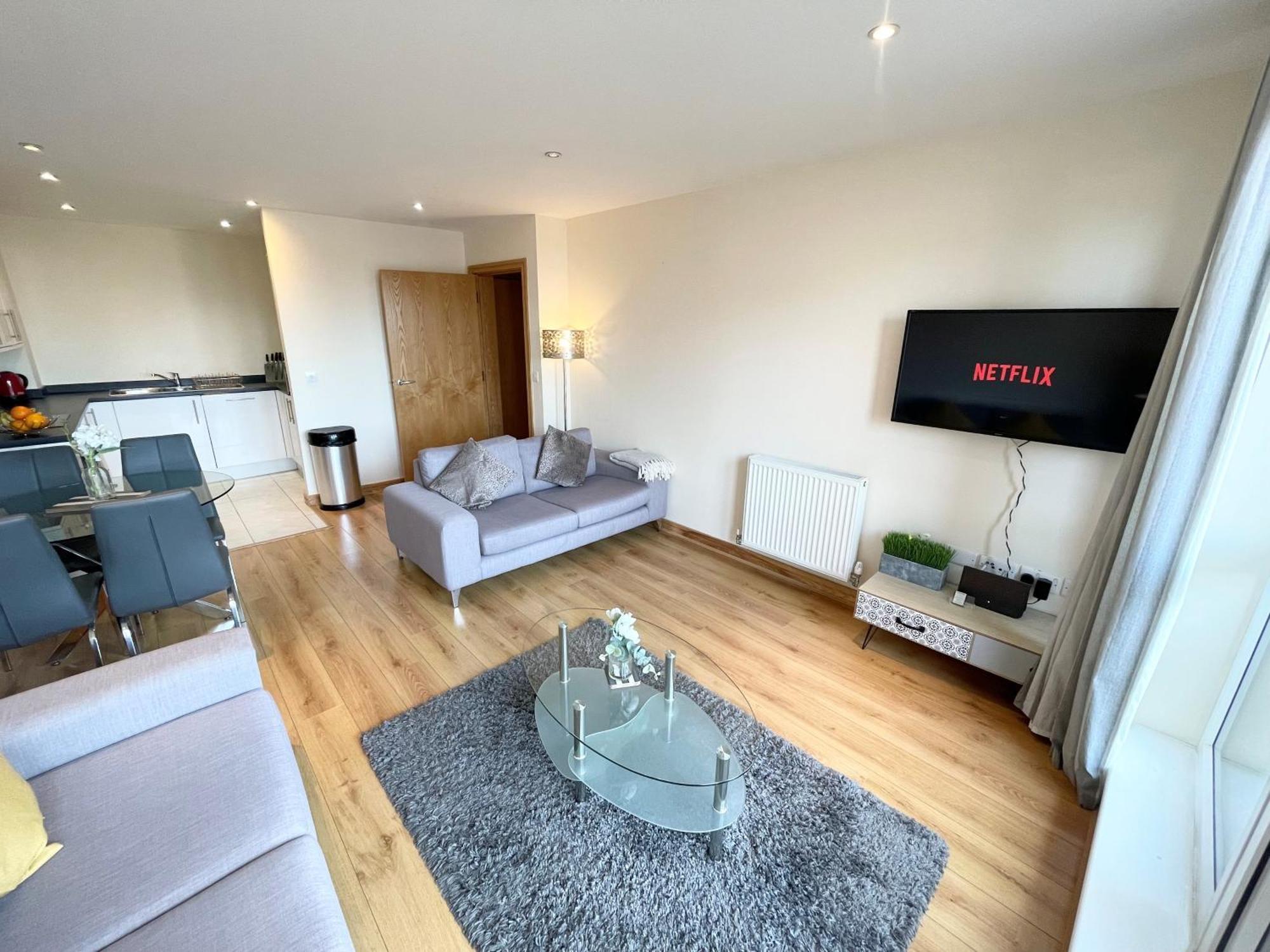 Blue Sky Apartments@Guildford Town Centre Екстер'єр фото