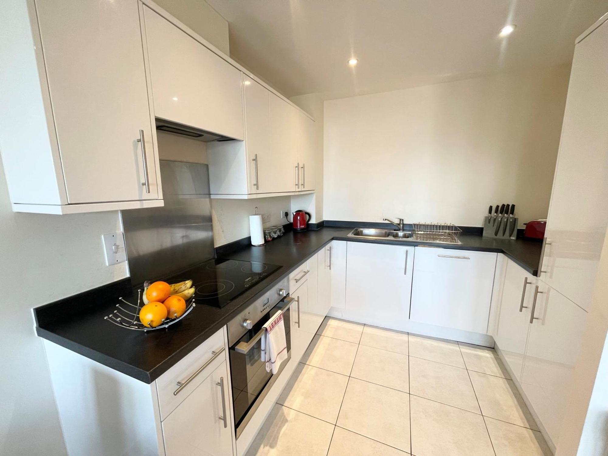 Blue Sky Apartments@Guildford Town Centre Екстер'єр фото