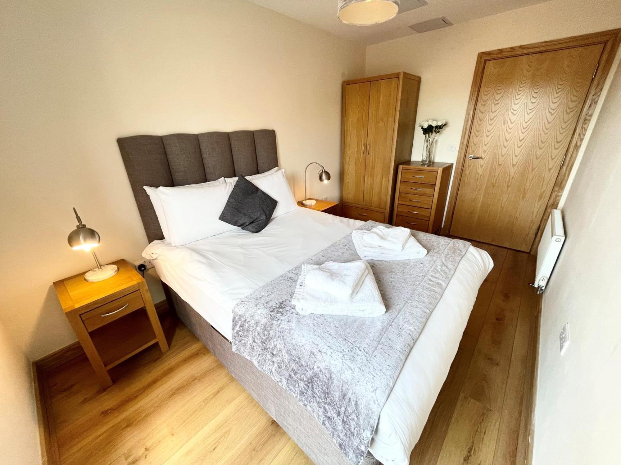 Blue Sky Apartments@Guildford Town Centre Екстер'єр фото