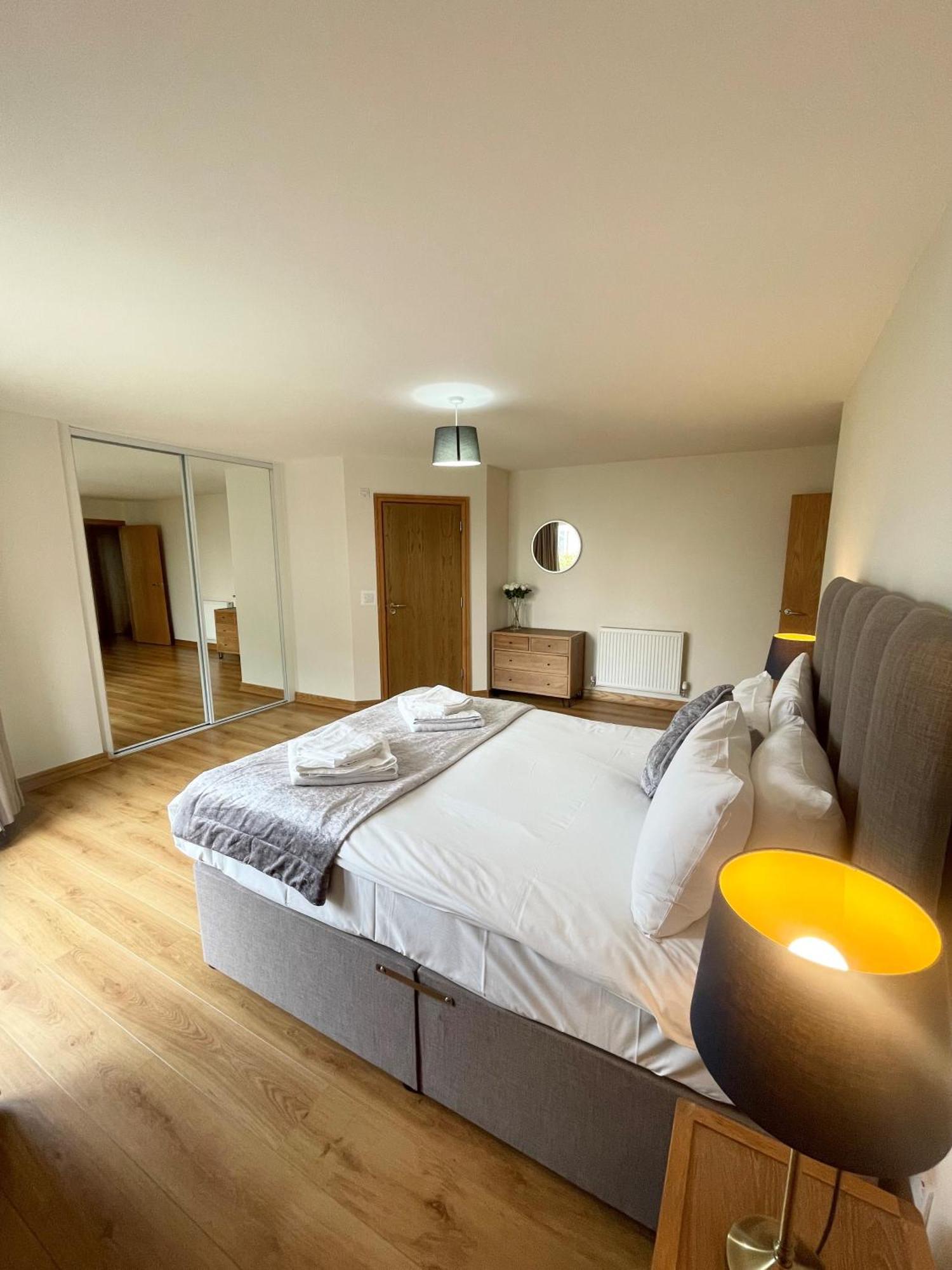 Blue Sky Apartments@Guildford Town Centre Екстер'єр фото