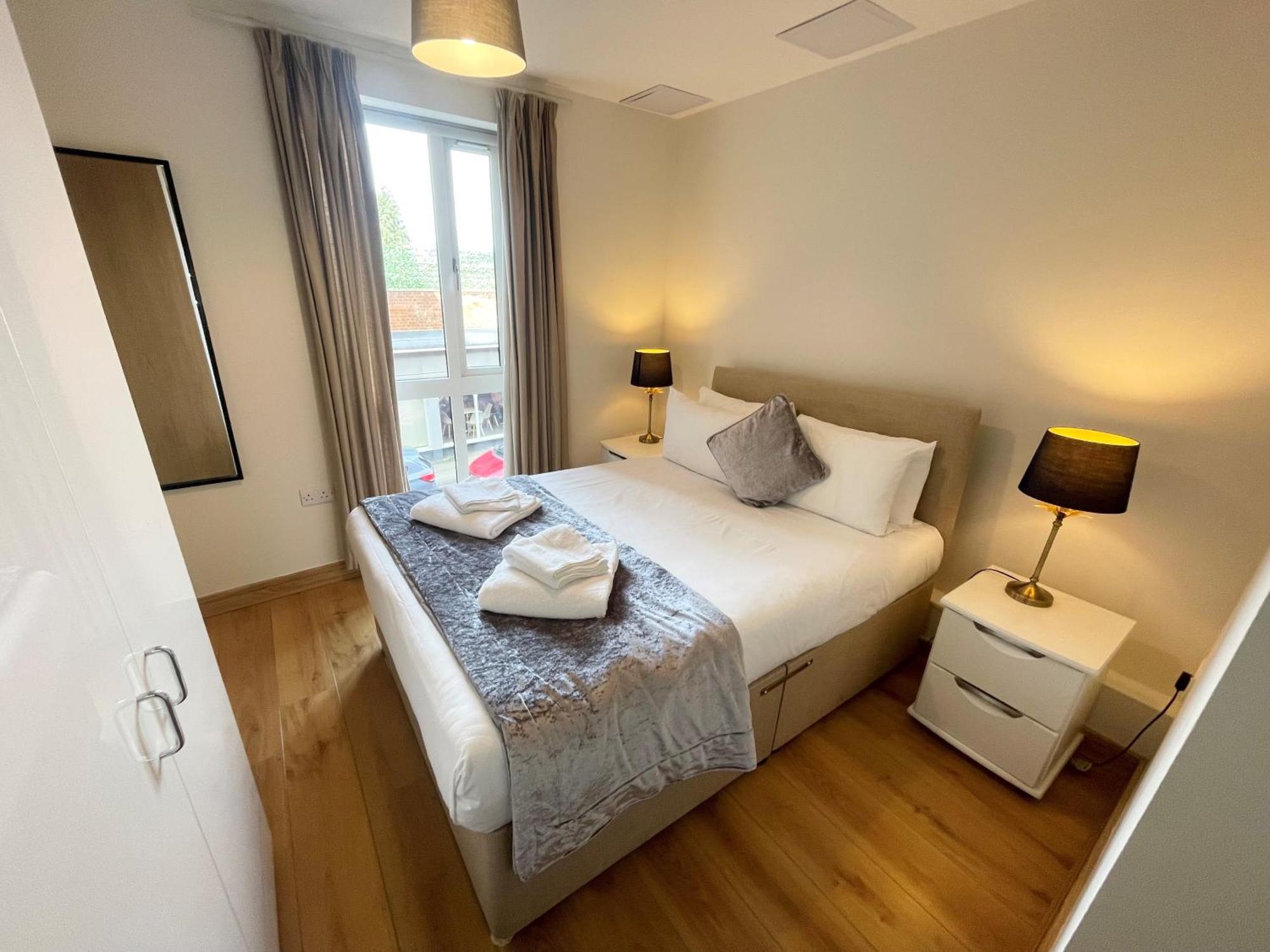 Blue Sky Apartments@Guildford Town Centre Екстер'єр фото