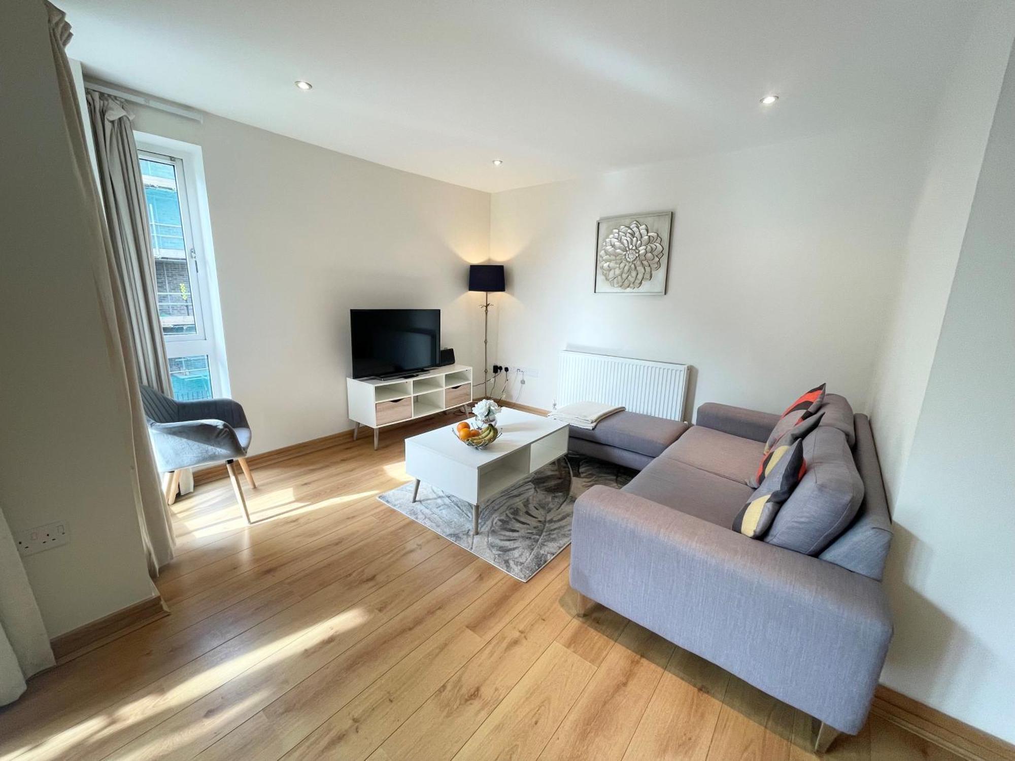 Blue Sky Apartments@Guildford Town Centre Екстер'єр фото