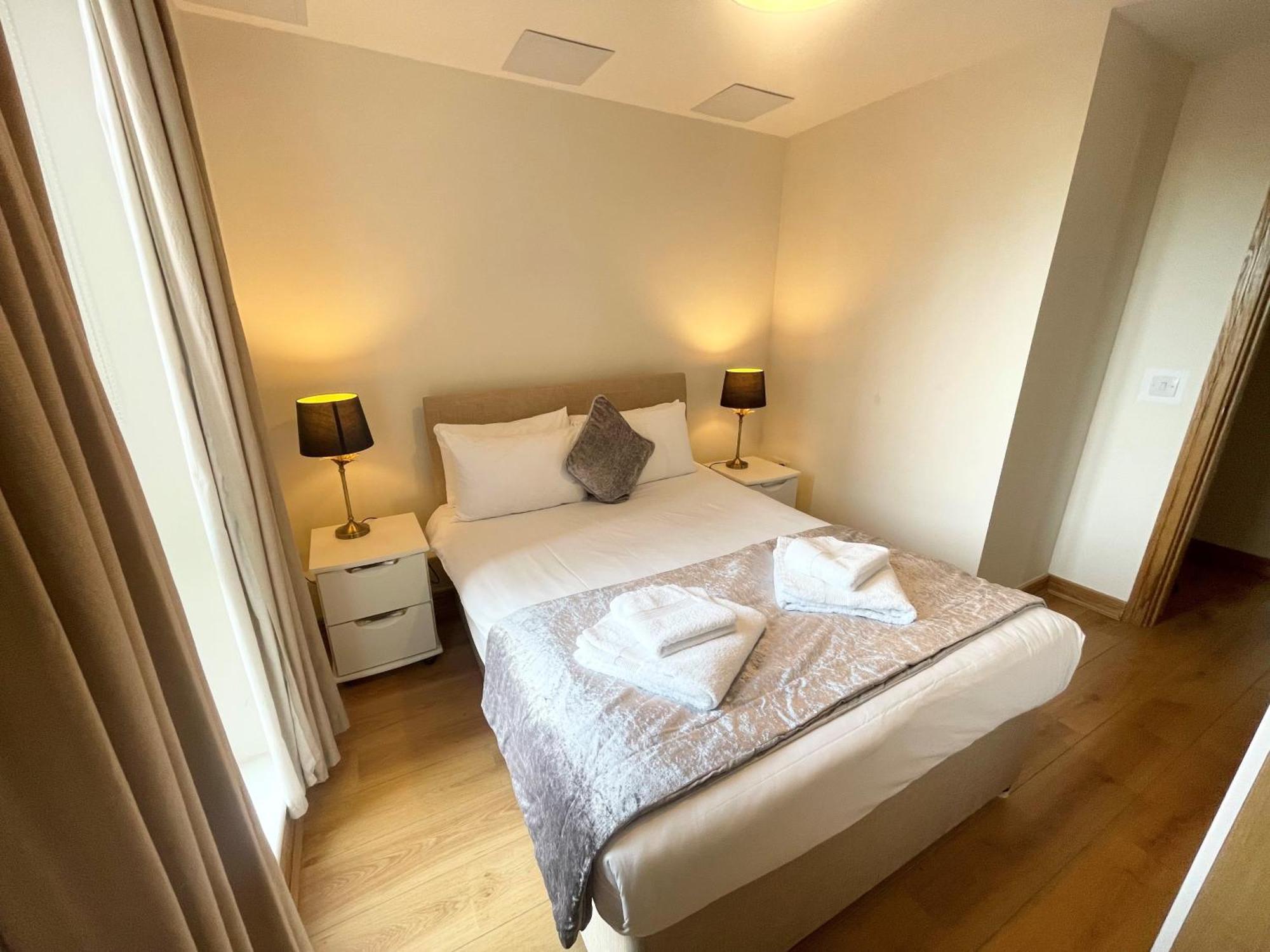 Blue Sky Apartments@Guildford Town Centre Екстер'єр фото