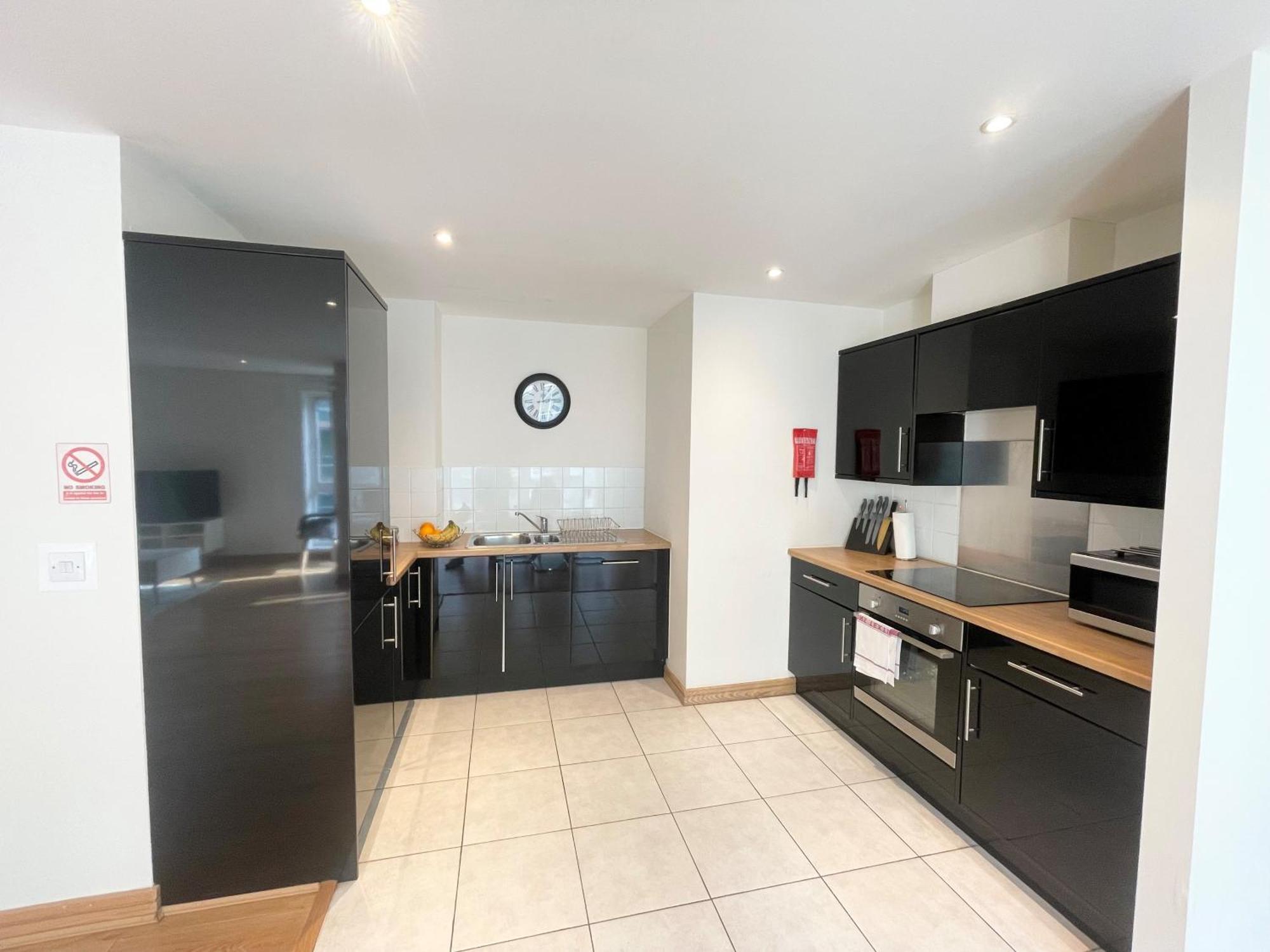 Blue Sky Apartments@Guildford Town Centre Екстер'єр фото