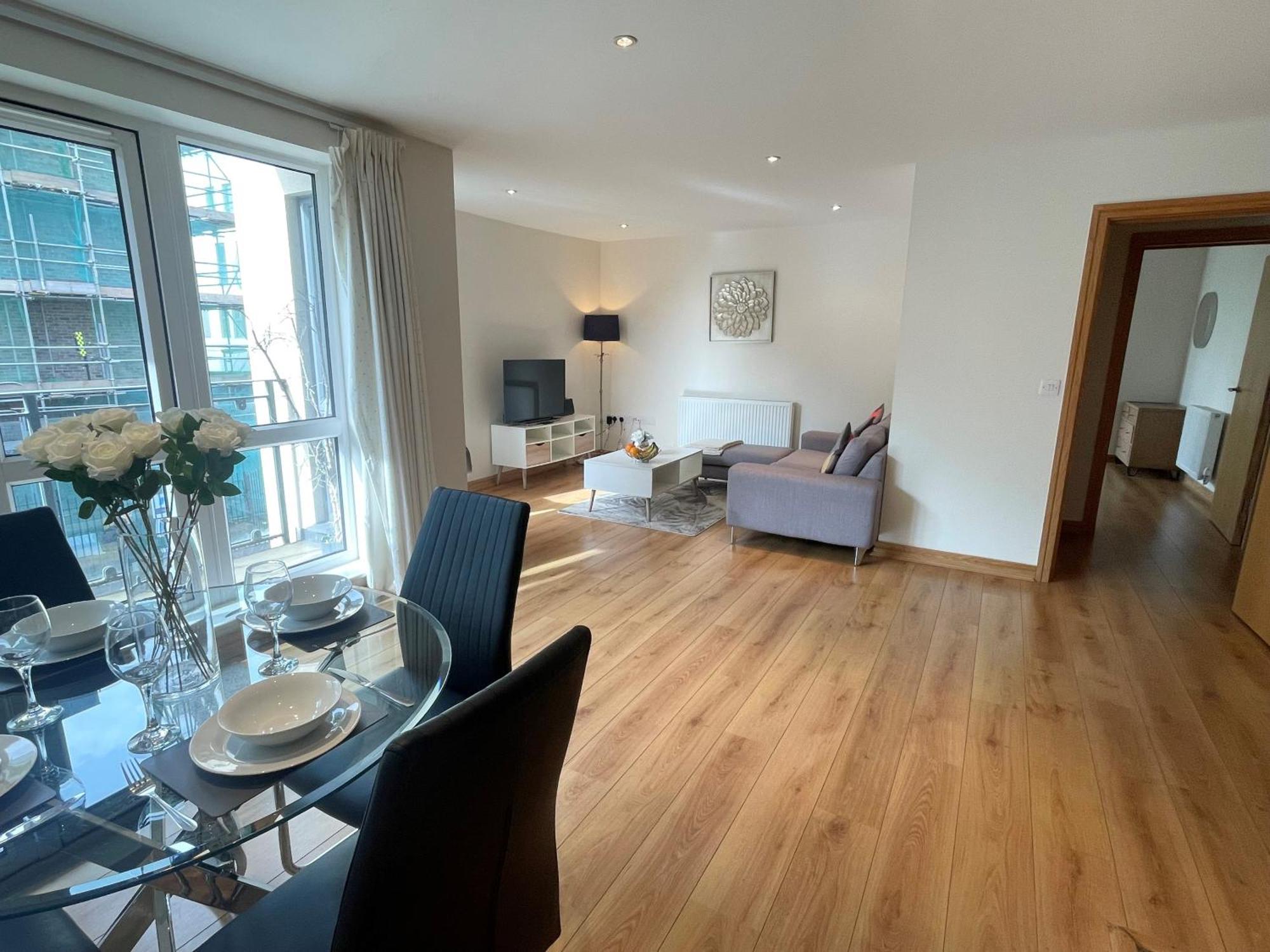 Blue Sky Apartments@Guildford Town Centre Екстер'єр фото