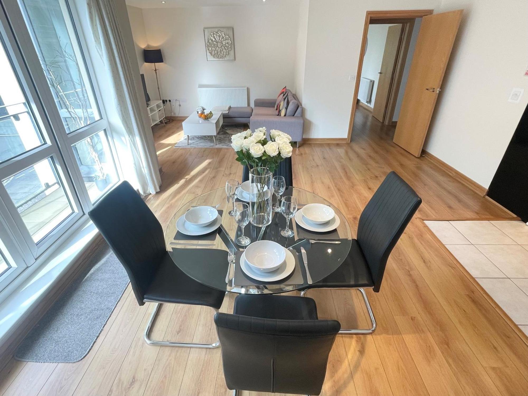 Blue Sky Apartments@Guildford Town Centre Екстер'єр фото