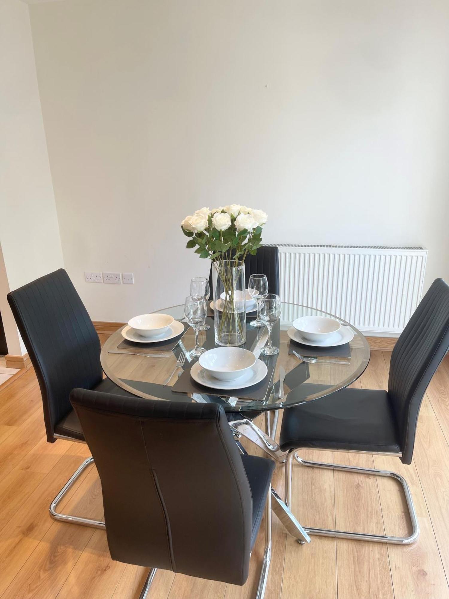 Blue Sky Apartments@Guildford Town Centre Екстер'єр фото
