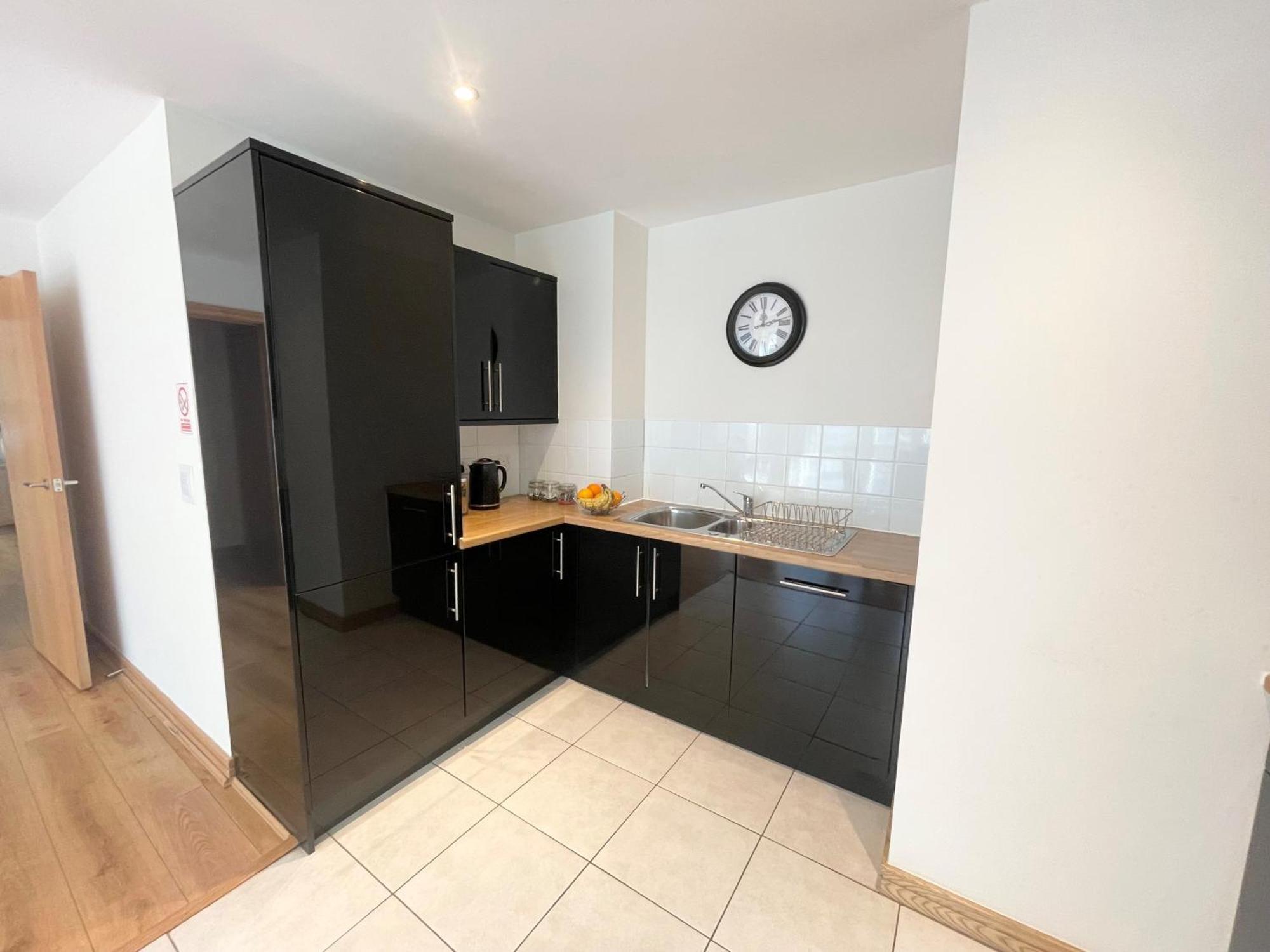 Blue Sky Apartments@Guildford Town Centre Екстер'єр фото