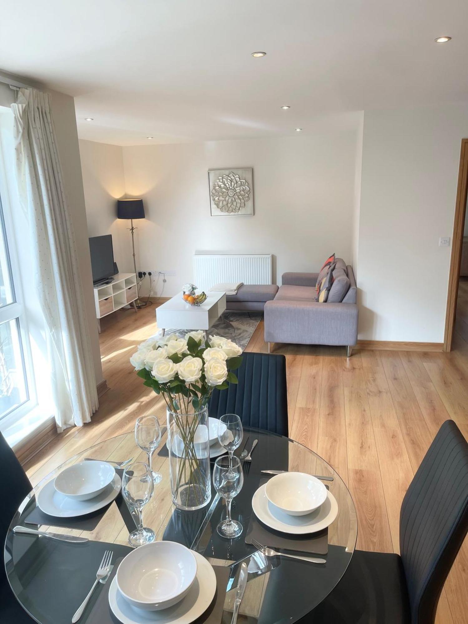 Blue Sky Apartments@Guildford Town Centre Екстер'єр фото